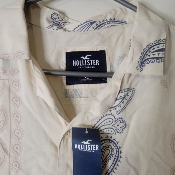 Hollister Men's Paisley Button Down Shirt - Picture 3 of 6